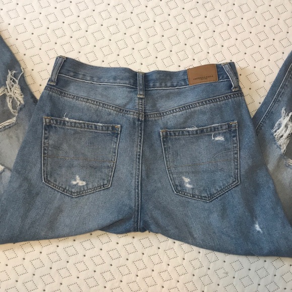 American Eagle Distresses Mom Jean - Picture 4 of 6